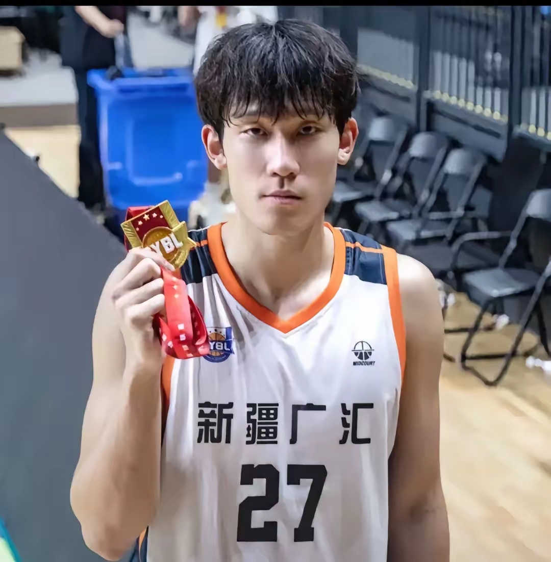 包含新疆广汇冲刺阶段迎来里程碑，志在CBA常规赛名次提升，赛场秩序良好，数据趋势出现新变化的词条