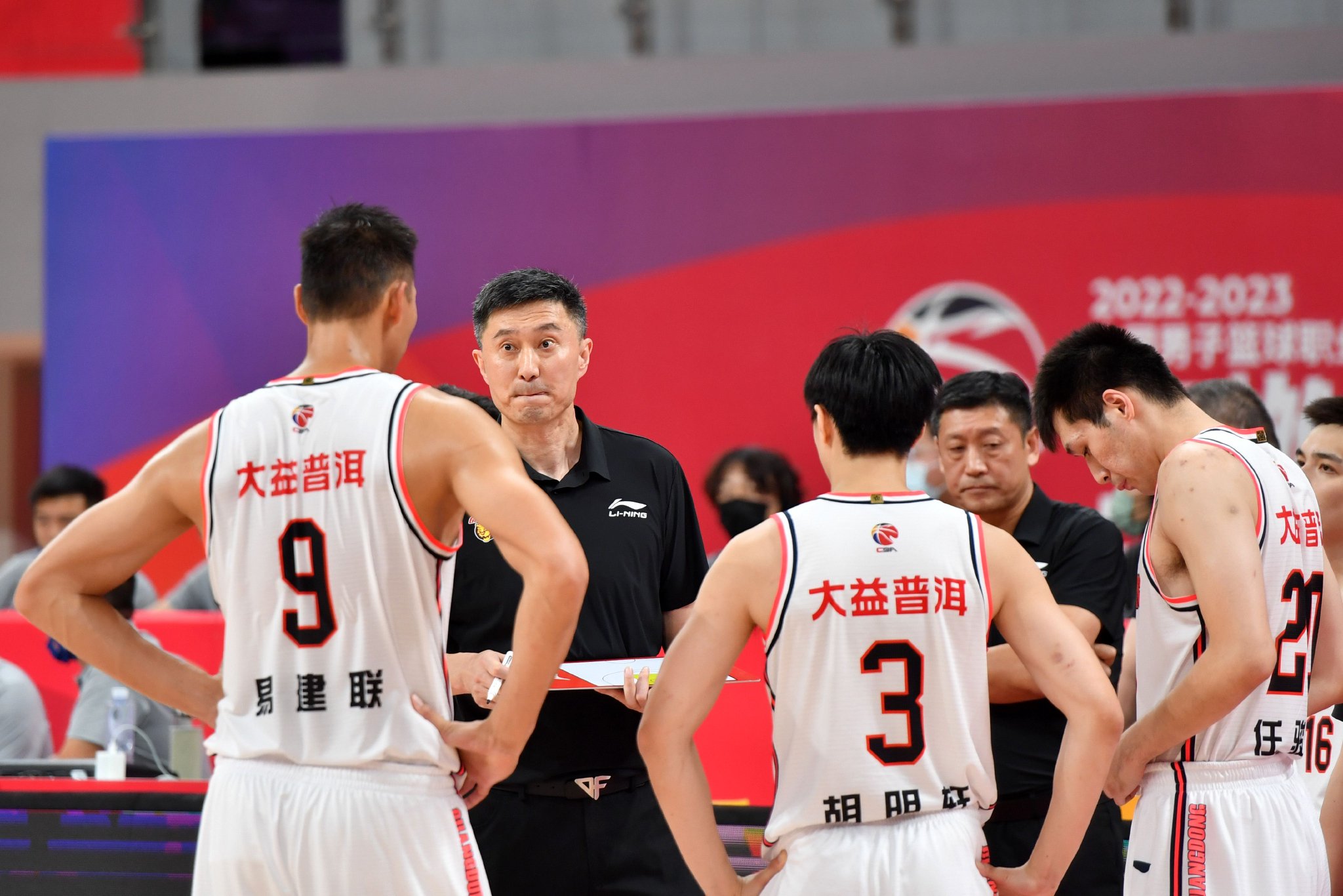 CBA季后赛今夜走向成谜,阿森纳扳平良机,气氛紧张,资深球员宣示担当的简单介绍 CBA季后赛今夜走向成谜,阿森纳扳平良机,气氛紧张,资深球员宣示担当的简单介绍