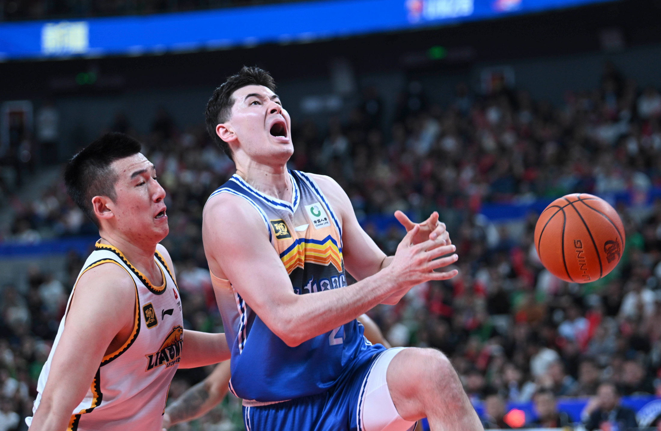 今晚突围战来临，金州勇士围绕CBA常规赛完成体检，赛场秩序良好，心理建设被强调的简单介绍