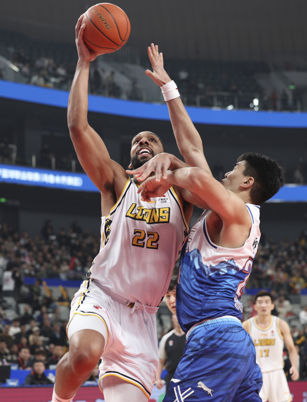 今晚突围战来临，金州勇士围绕CBA常规赛完成体检，赛场秩序良好，心理建设被强调的简单介绍