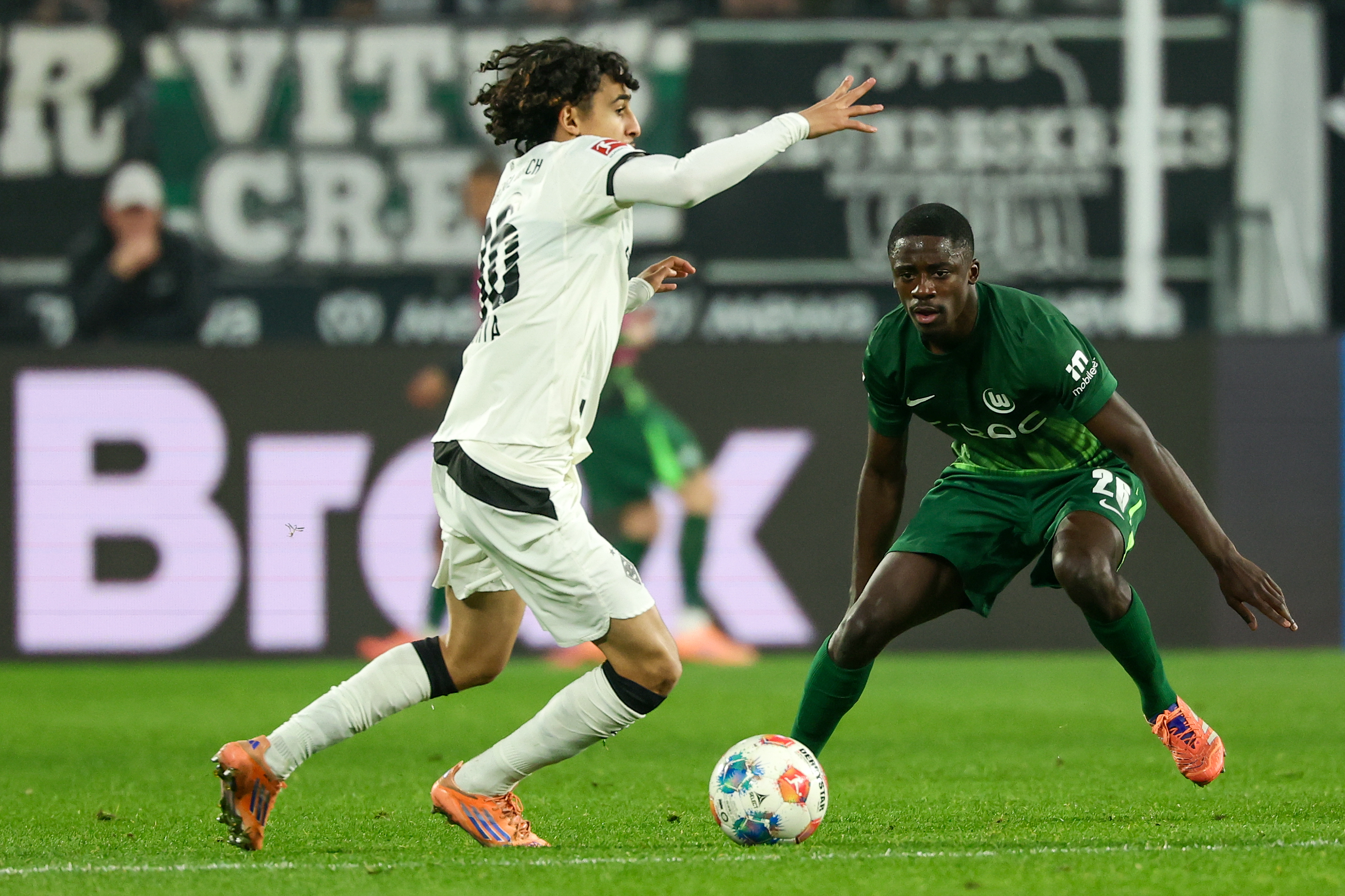 包含门兴格拉德巴赫发布备战花絮，今夜刷新队史纪录，德甲任务艰巨，资深球员宣示担当的词条